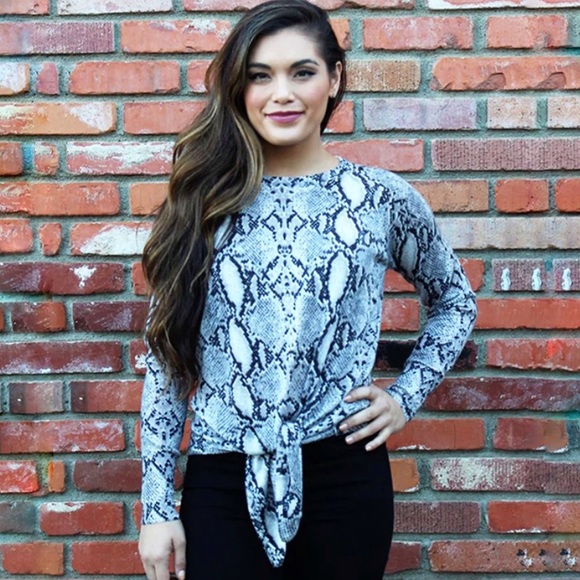 Olivaceous Snakeskin Print Tie Waist Sweater Size Medium - Picture 2 of 14